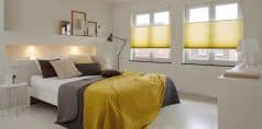 DUETTE gordijnen licht geel top-down slaapkamer